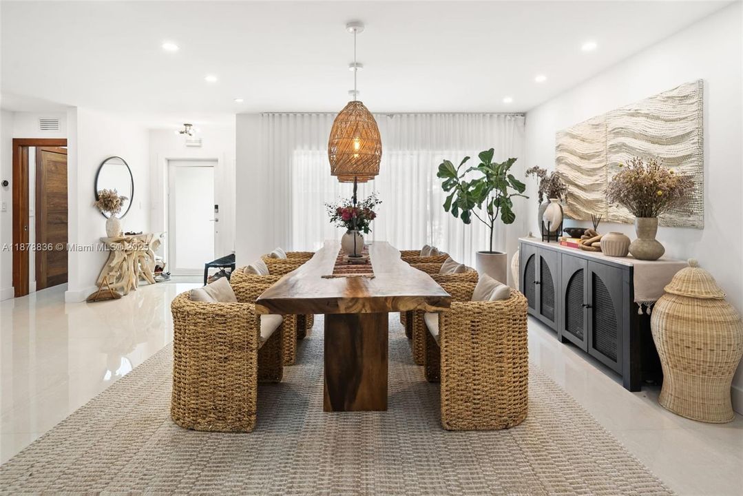 For Sale: $3,625,000 (5 beds, 5 baths, 3024 Square Feet)