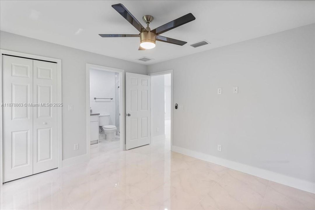 Active With Contract: $274,900 (3 beds, 2 baths, 1239 Square Feet)