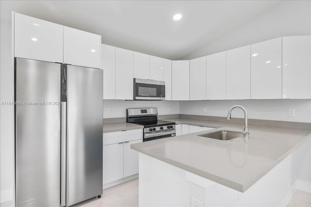 Active With Contract: $274,900 (3 beds, 2 baths, 1239 Square Feet)