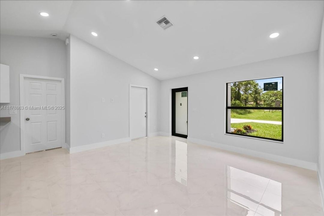 Active With Contract: $274,900 (3 beds, 2 baths, 1239 Square Feet)