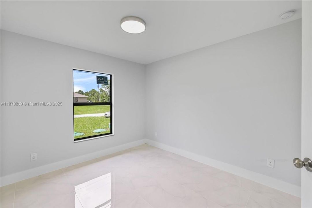 Active With Contract: $274,900 (3 beds, 2 baths, 1239 Square Feet)