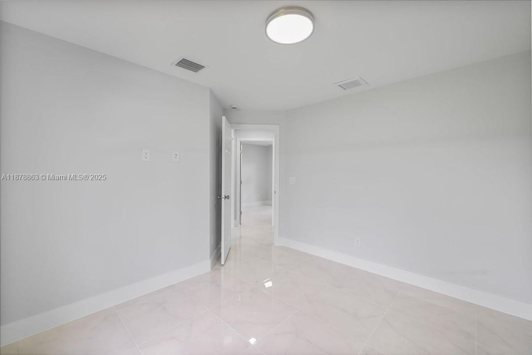 Active With Contract: $274,900 (3 beds, 2 baths, 1239 Square Feet)