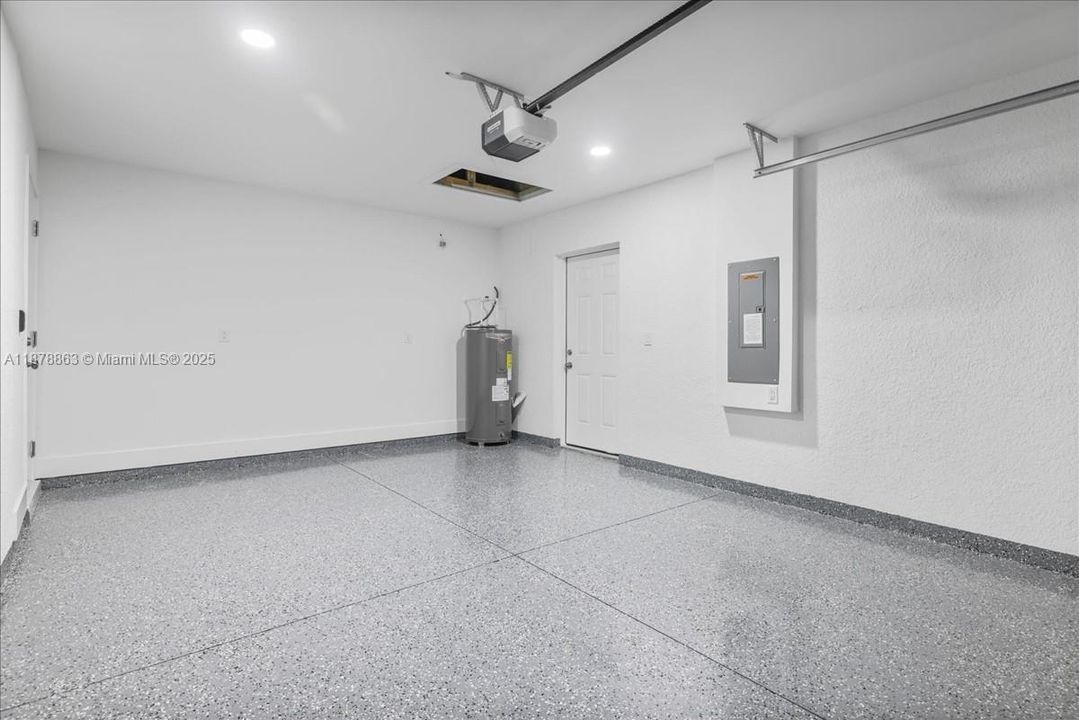 Active With Contract: $274,900 (3 beds, 2 baths, 1239 Square Feet)