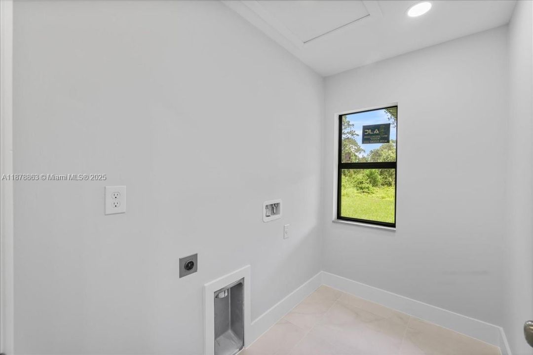 Active With Contract: $274,900 (3 beds, 2 baths, 1239 Square Feet)