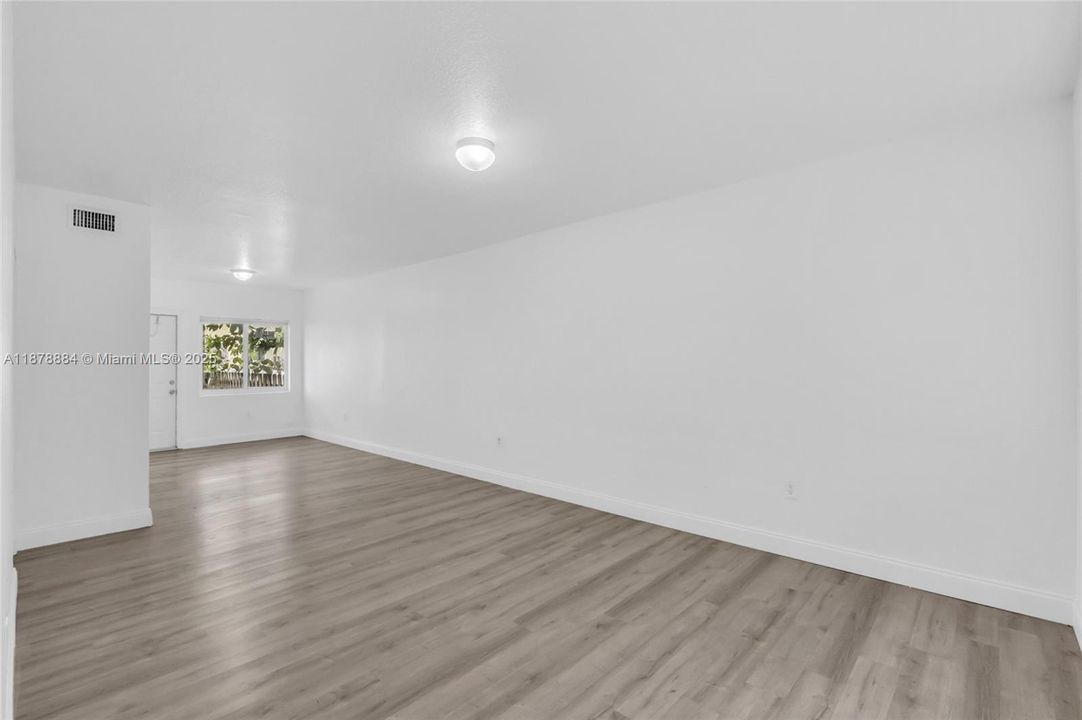 最近租的: $2,500 (3 贝兹, 2 浴室, 1100 平方英尺)