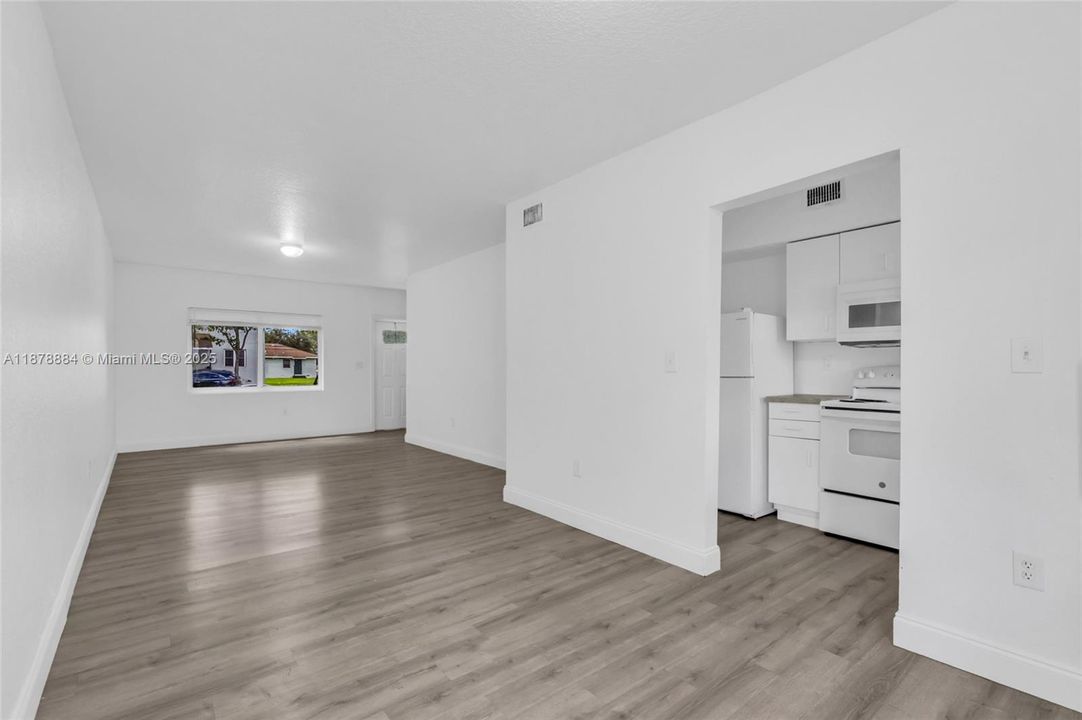 最近租的: $2,500 (3 贝兹, 2 浴室, 1100 平方英尺)