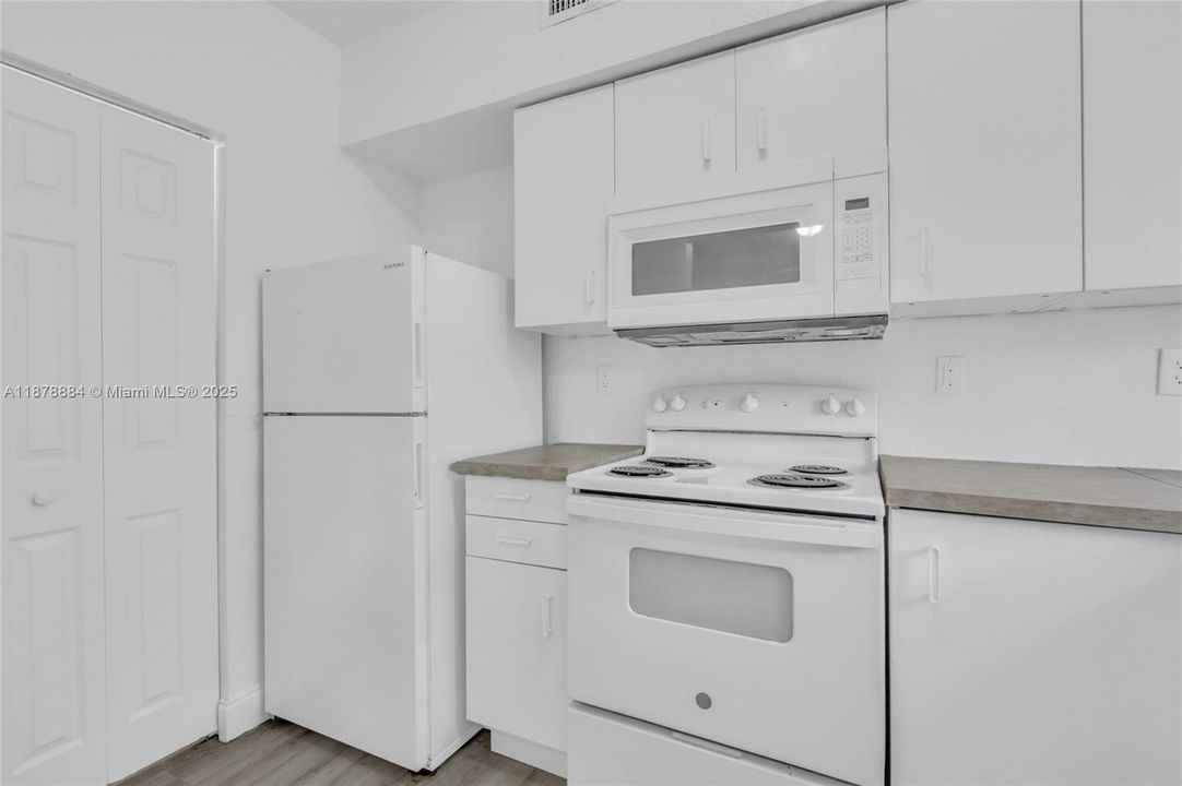 最近租的: $2,500 (3 贝兹, 2 浴室, 1100 平方英尺)