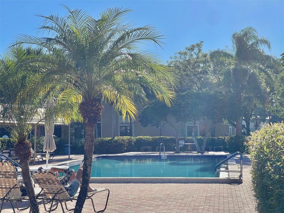 For Sale: $179,000 (2 beds, 2 baths, 990 Square Feet)