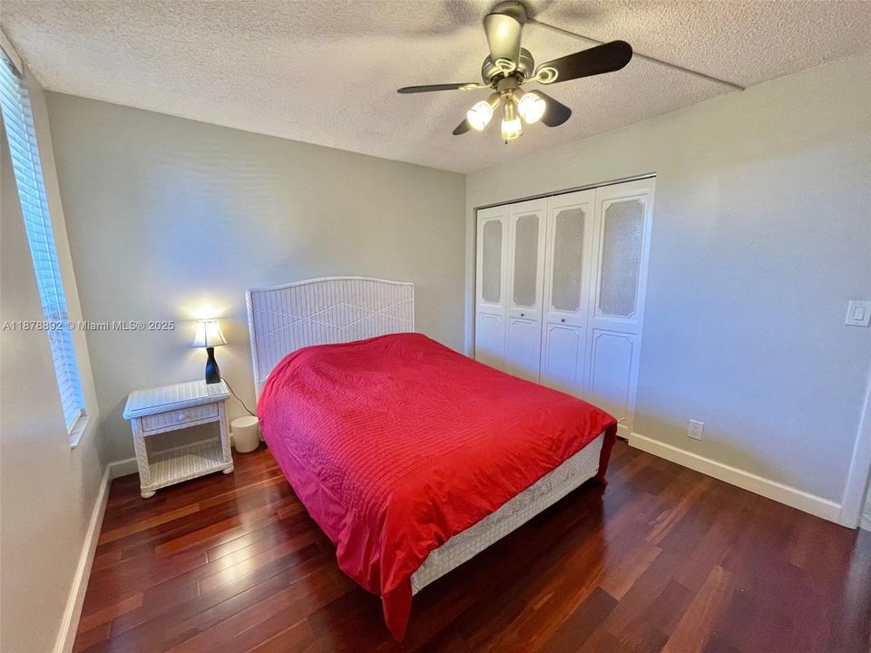 For Sale: $179,000 (2 beds, 2 baths, 990 Square Feet)