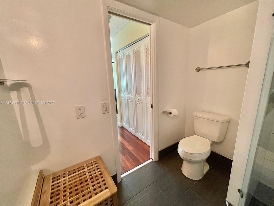 For Sale: $179,000 (2 beds, 2 baths, 990 Square Feet)