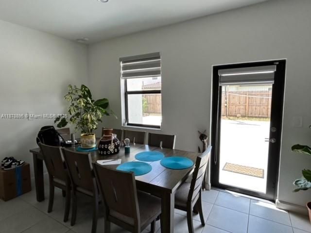 На продажу: $565,000 (3 спален, 2 ванн, 1726 Квадратных фут)