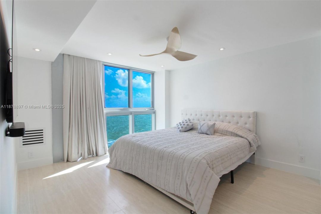 For Sale: $1,599,999 (2 beds, 2 baths, 1645 Square Feet)