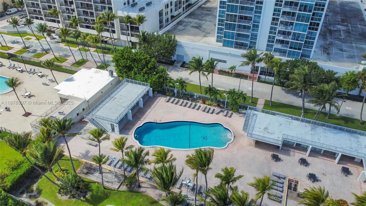 For Sale: $1,599,999 (2 beds, 2 baths, 1645 Square Feet)