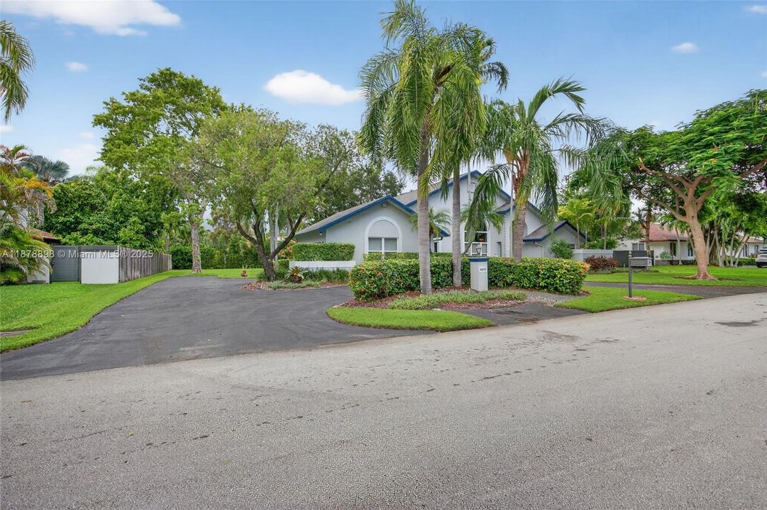 Active With Contract: $950,000 (4 beds, 3 baths, 2500 Square Feet)