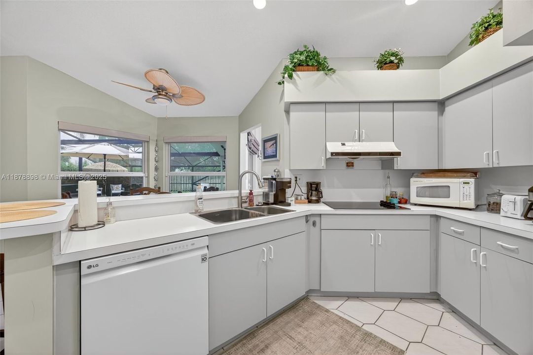 Active With Contract: $950,000 (4 beds, 3 baths, 2500 Square Feet)