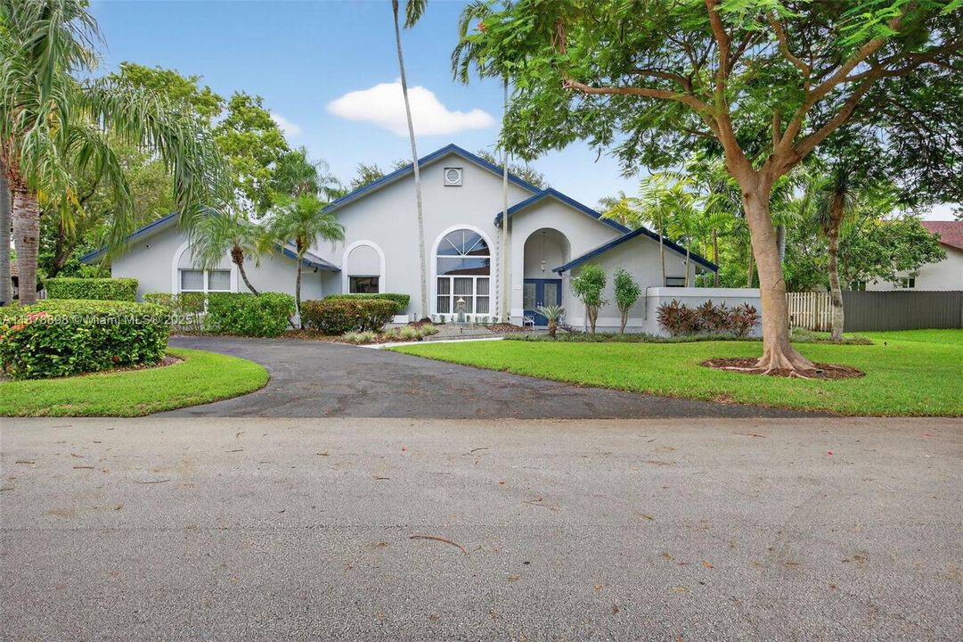 Active With Contract: $950,000 (4 beds, 3 baths, 2500 Square Feet)