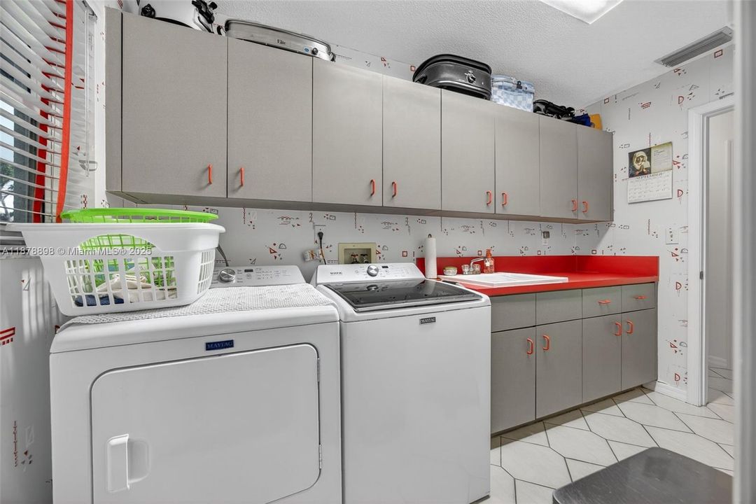 Active With Contract: $950,000 (4 beds, 3 baths, 2500 Square Feet)