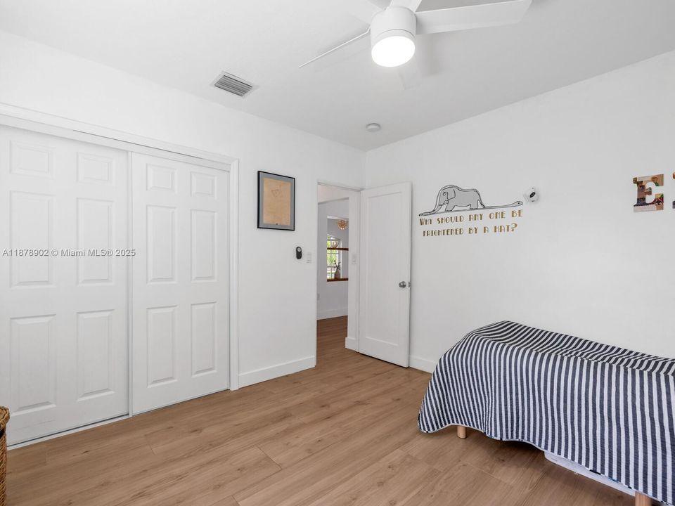 最近售出: $1,190,000 (4 贝兹, 3 浴室, 1396 平方英尺)