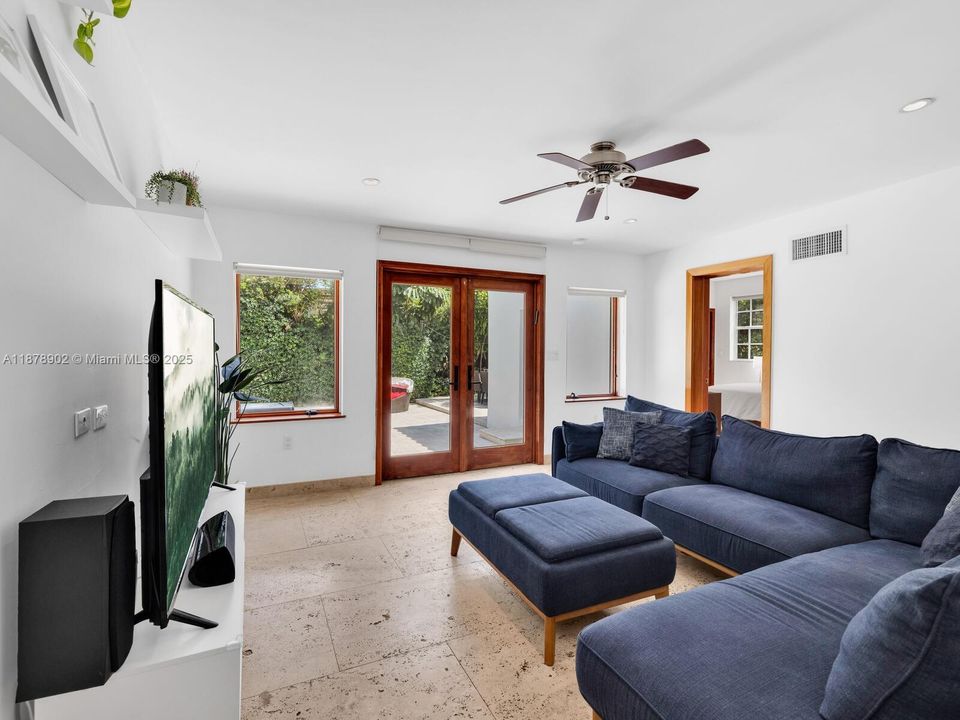 最近售出: $1,190,000 (4 贝兹, 3 浴室, 1396 平方英尺)