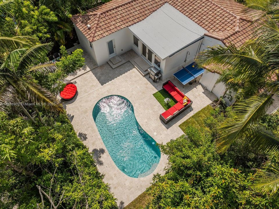 最近售出: $1,190,000 (4 贝兹, 3 浴室, 1396 平方英尺)