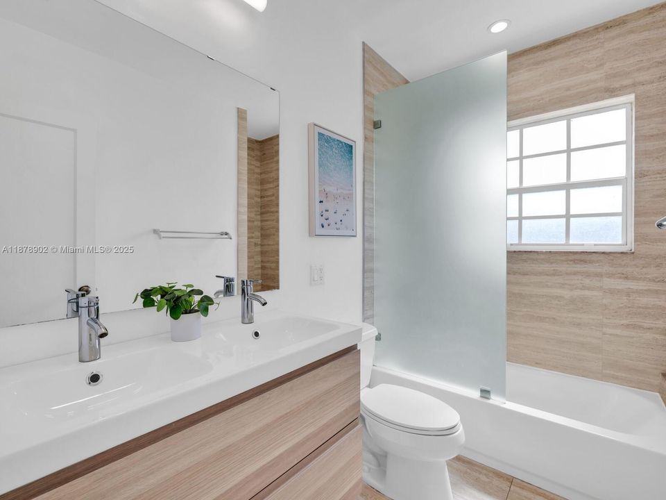 最近售出: $1,190,000 (4 贝兹, 3 浴室, 1396 平方英尺)