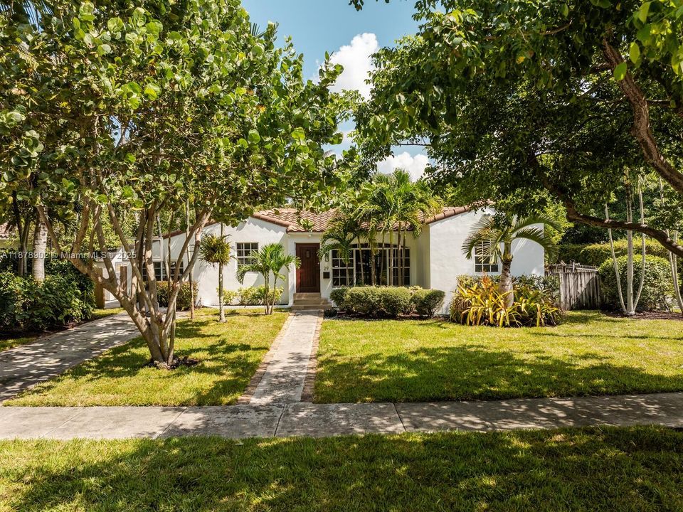 最近售出: $1,190,000 (4 贝兹, 3 浴室, 1396 平方英尺)