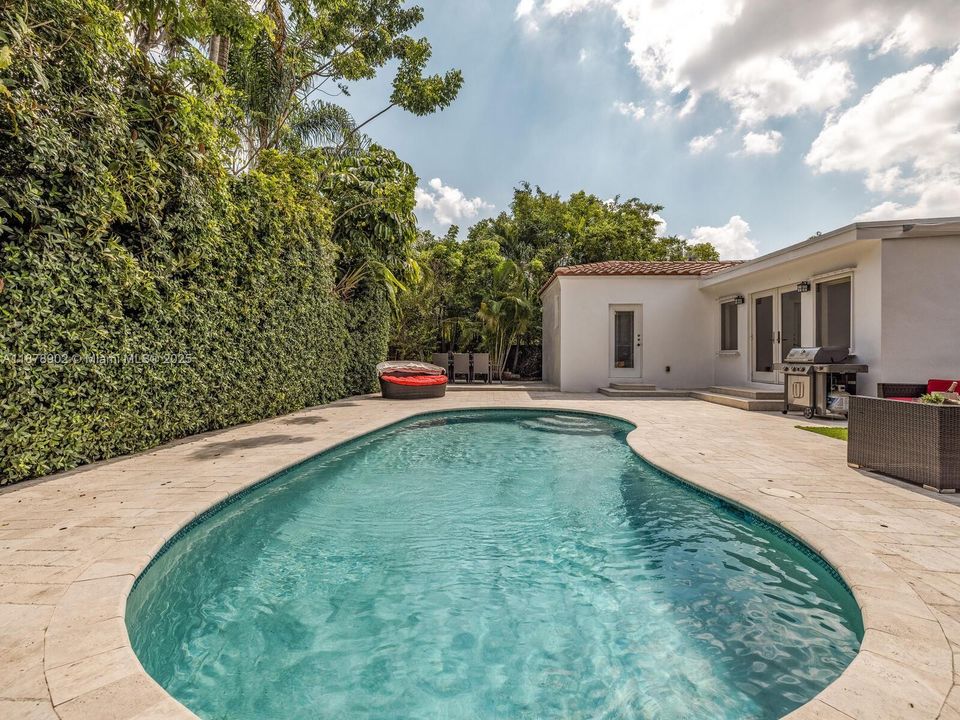 最近售出: $1,190,000 (4 贝兹, 3 浴室, 1396 平方英尺)