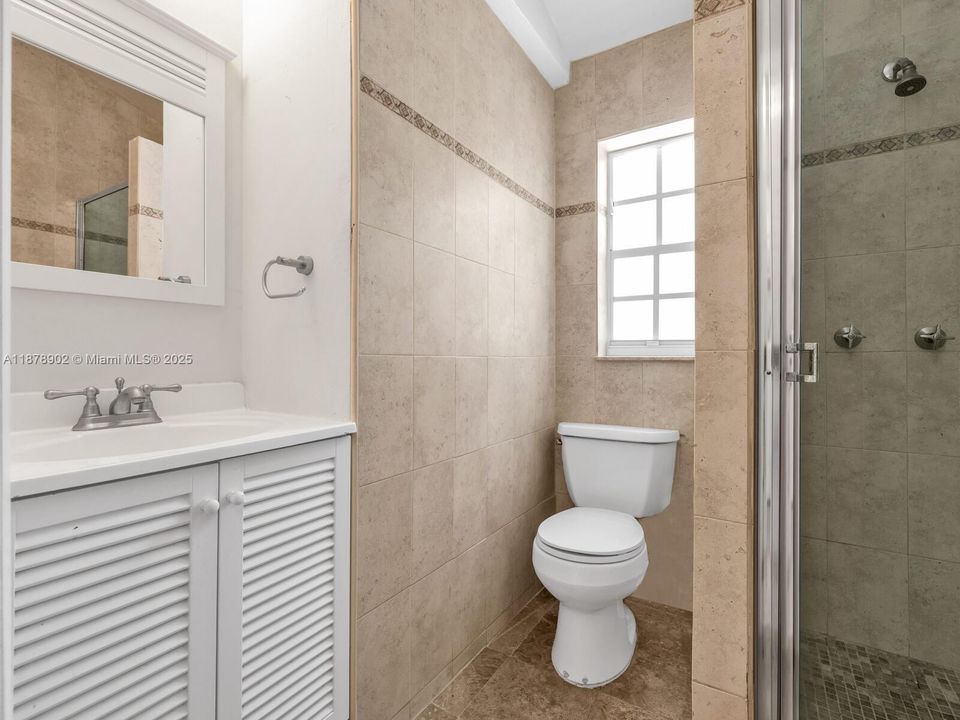 最近售出: $1,190,000 (4 贝兹, 3 浴室, 1396 平方英尺)