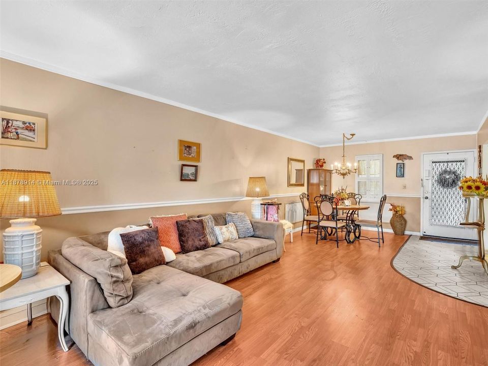 На продажу: $88,000 (1 спален, 1 ванн, 748 Квадратных фут)