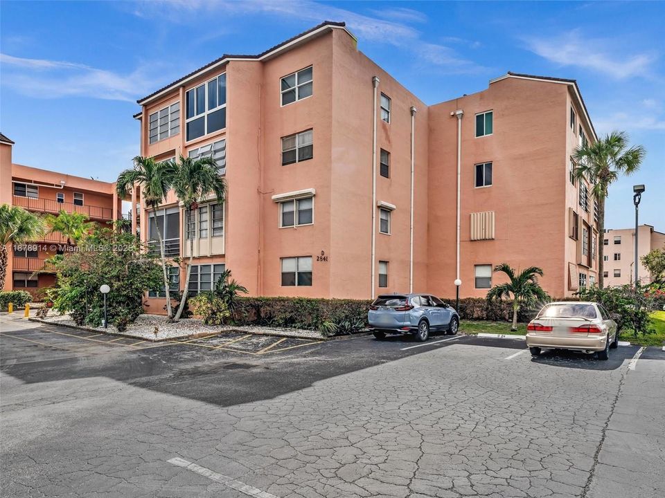 На продажу: $88,000 (1 спален, 1 ванн, 748 Квадратных фут)