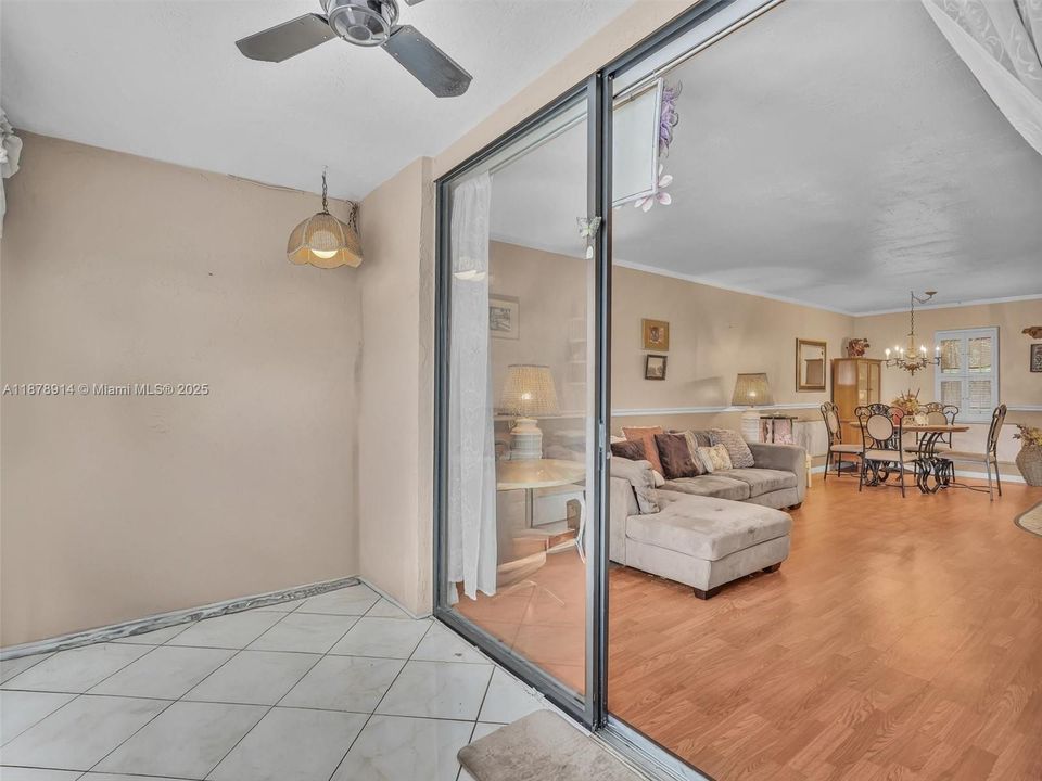 На продажу: $88,000 (1 спален, 1 ванн, 748 Квадратных фут)