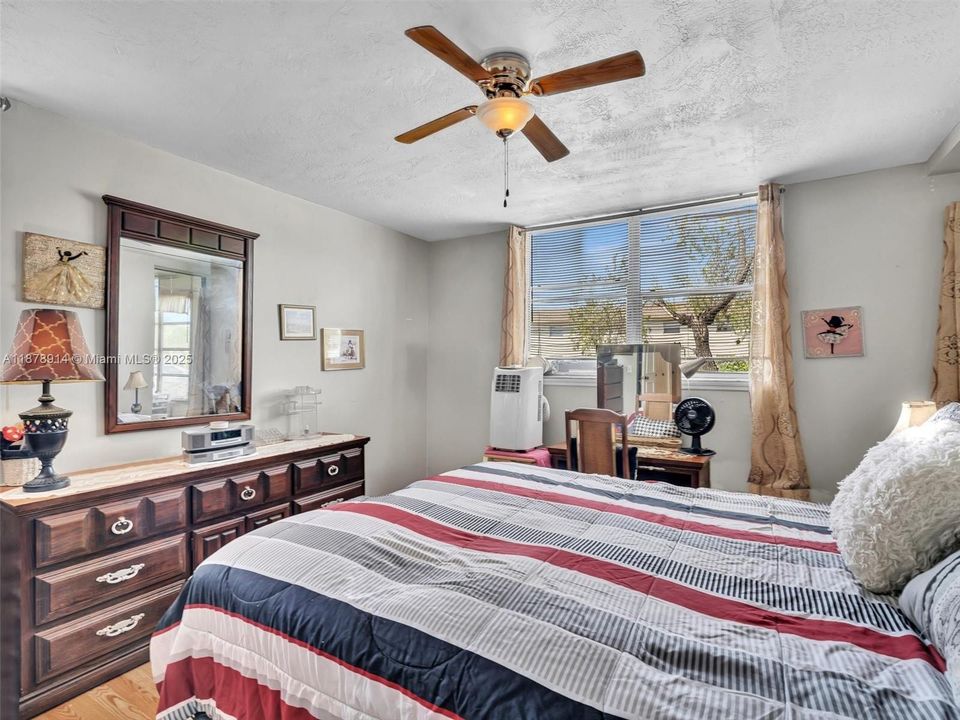 На продажу: $88,000 (1 спален, 1 ванн, 748 Квадратных фут)