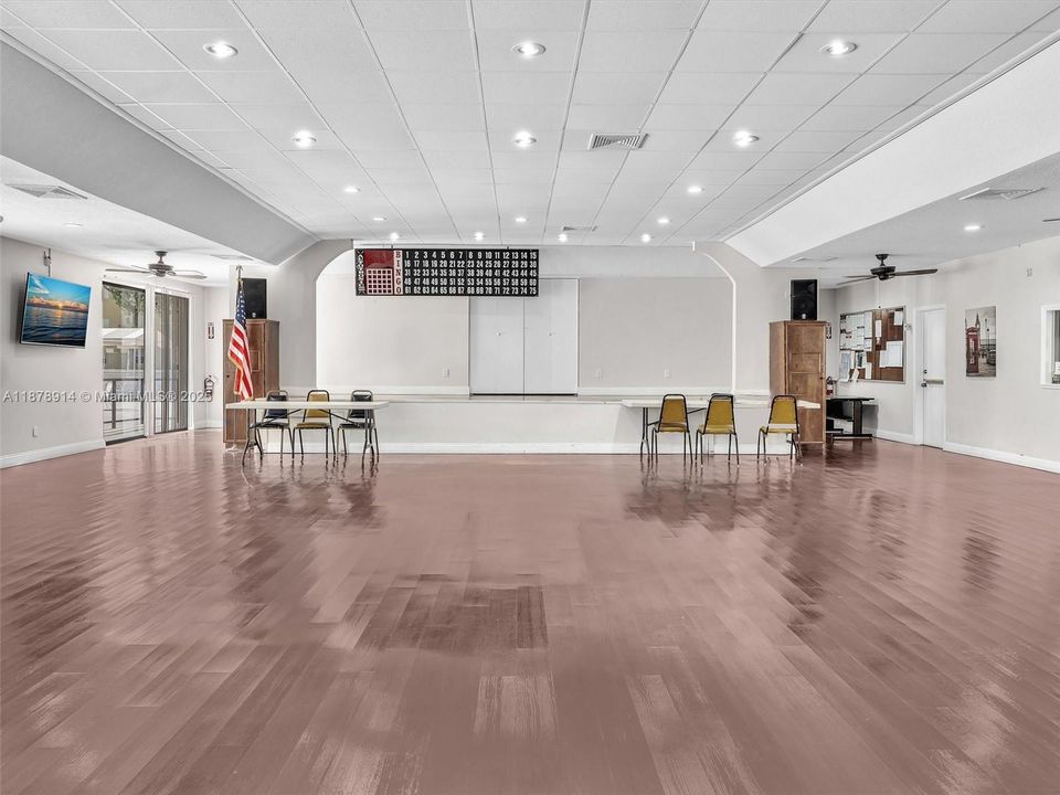 На продажу: $88,000 (1 спален, 1 ванн, 748 Квадратных фут)