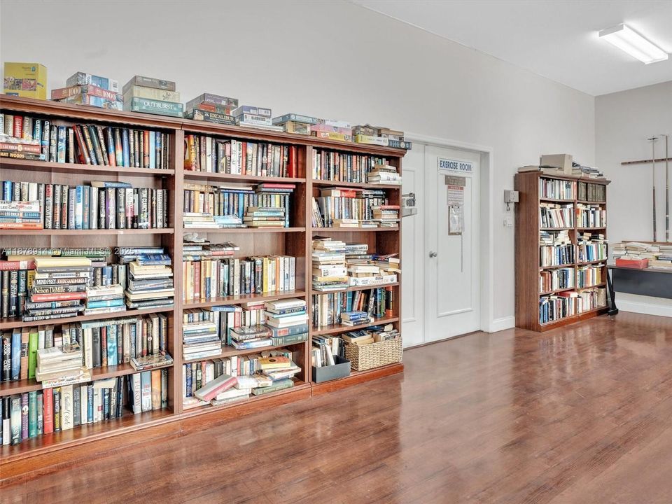 На продажу: $88,000 (1 спален, 1 ванн, 748 Квадратных фут)