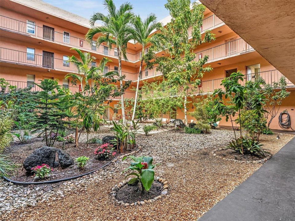 На продажу: $88,000 (1 спален, 1 ванн, 748 Квадратных фут)