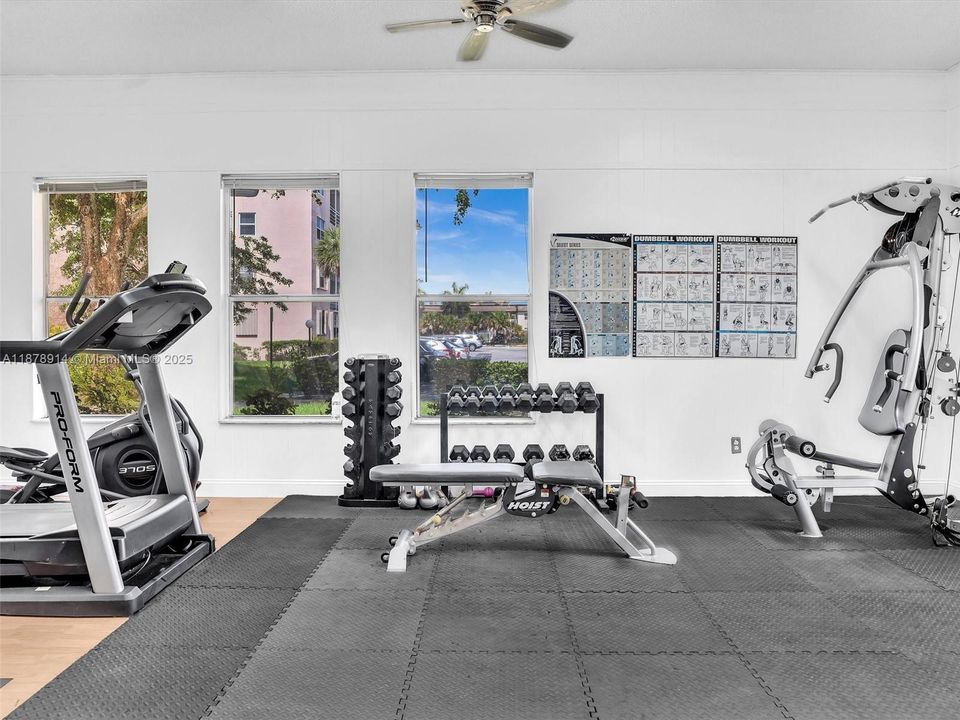 На продажу: $88,000 (1 спален, 1 ванн, 748 Квадратных фут)