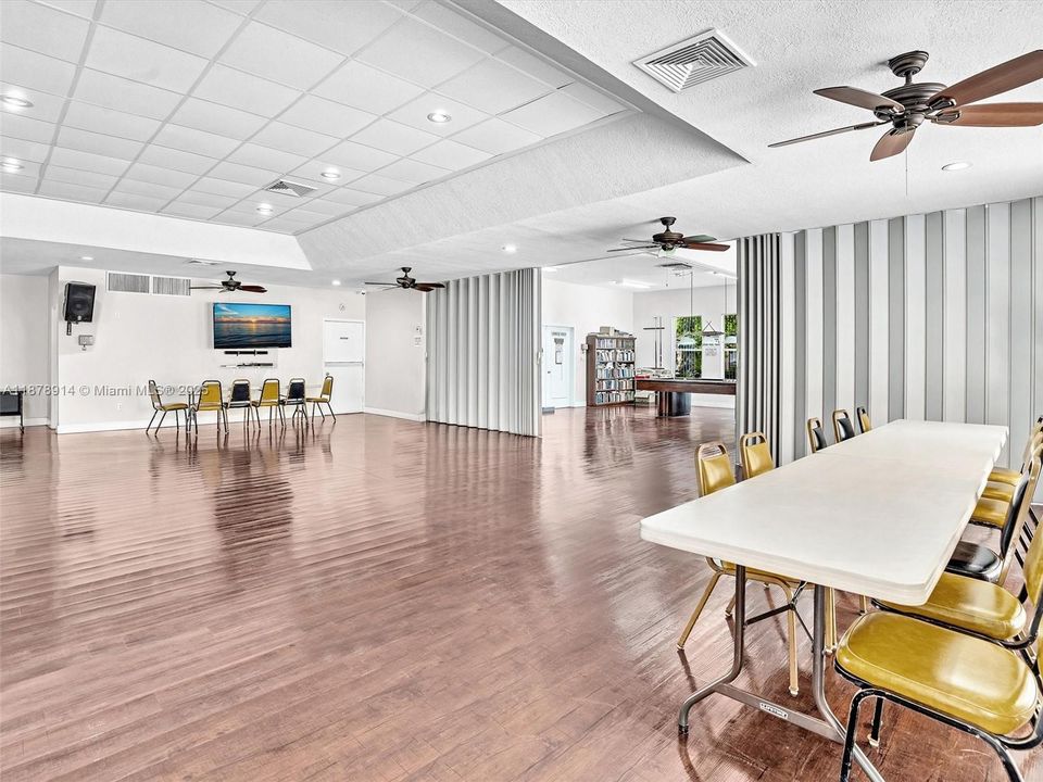 На продажу: $88,000 (1 спален, 1 ванн, 748 Квадратных фут)