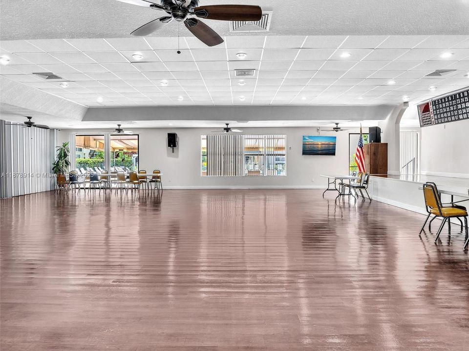 На продажу: $88,000 (1 спален, 1 ванн, 748 Квадратных фут)