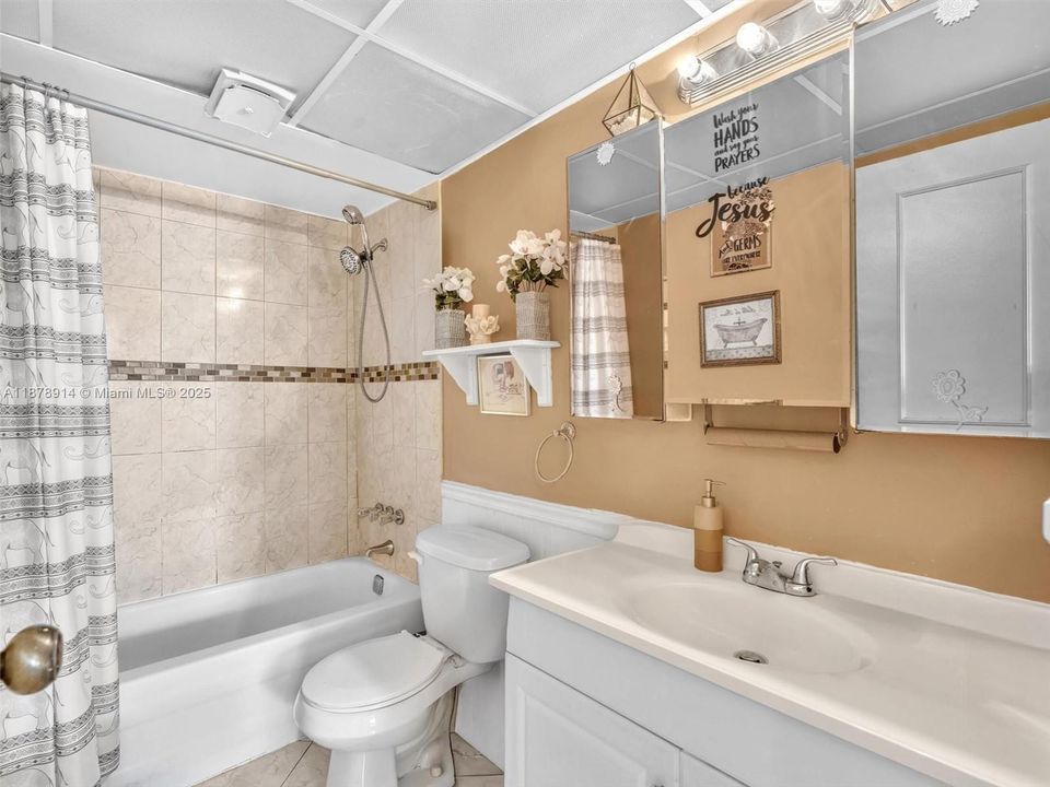 На продажу: $88,000 (1 спален, 1 ванн, 748 Квадратных фут)