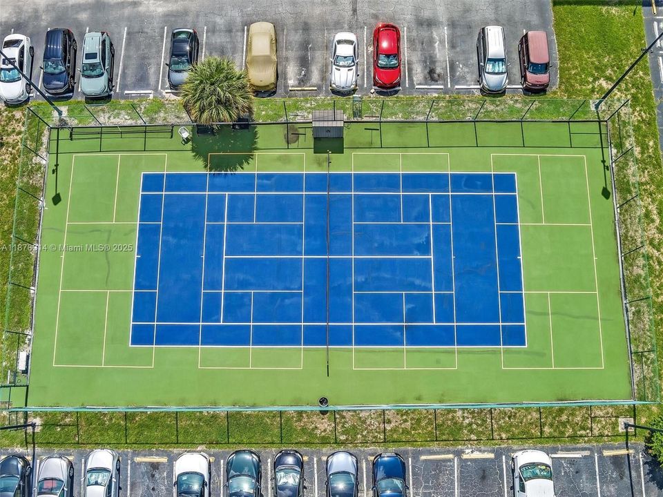 На продажу: $88,000 (1 спален, 1 ванн, 748 Квадратных фут)