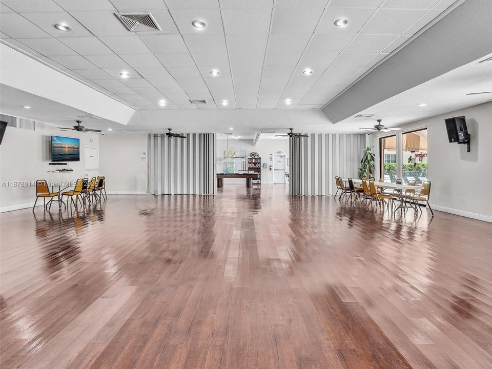 На продажу: $88,000 (1 спален, 1 ванн, 748 Квадратных фут)