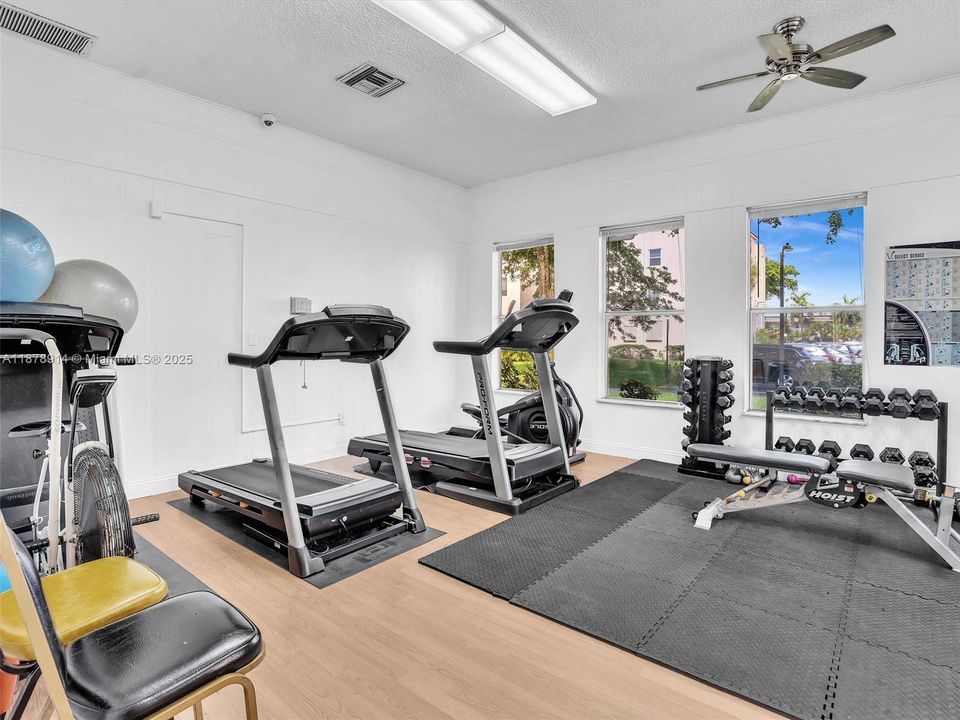 На продажу: $88,000 (1 спален, 1 ванн, 748 Квадратных фут)