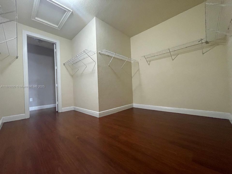 Active With Contract: $1,100,000 (4 beds, 5 baths, 3495 Square Feet)