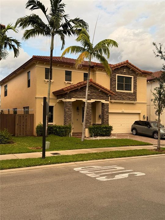 Active With Contract: $1,100,000 (4 beds, 5 baths, 3495 Square Feet)