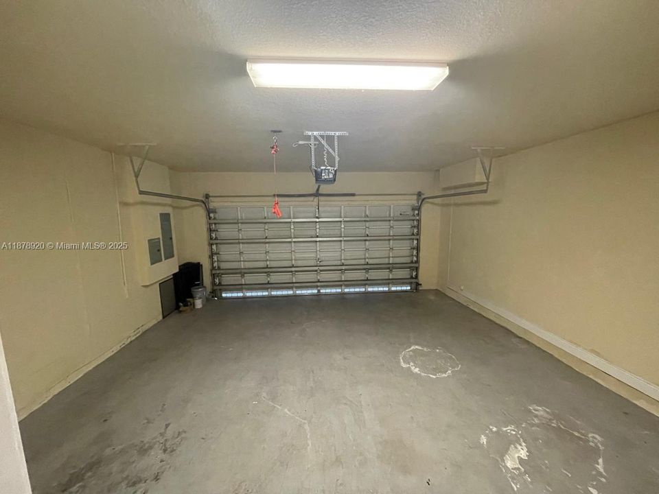 Active With Contract: $1,100,000 (4 beds, 5 baths, 3495 Square Feet)