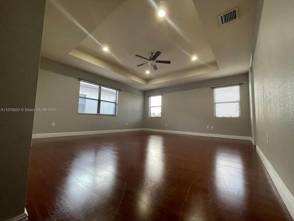 Active With Contract: $1,100,000 (4 beds, 5 baths, 3495 Square Feet)