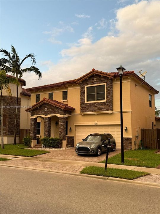 Active With Contract: $1,100,000 (4 beds, 5 baths, 3495 Square Feet)