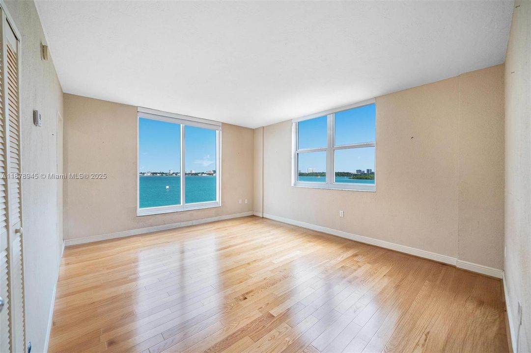 En Venta: $699,000 (2 camas, 2 baños, 1379 Pies cuadrados)