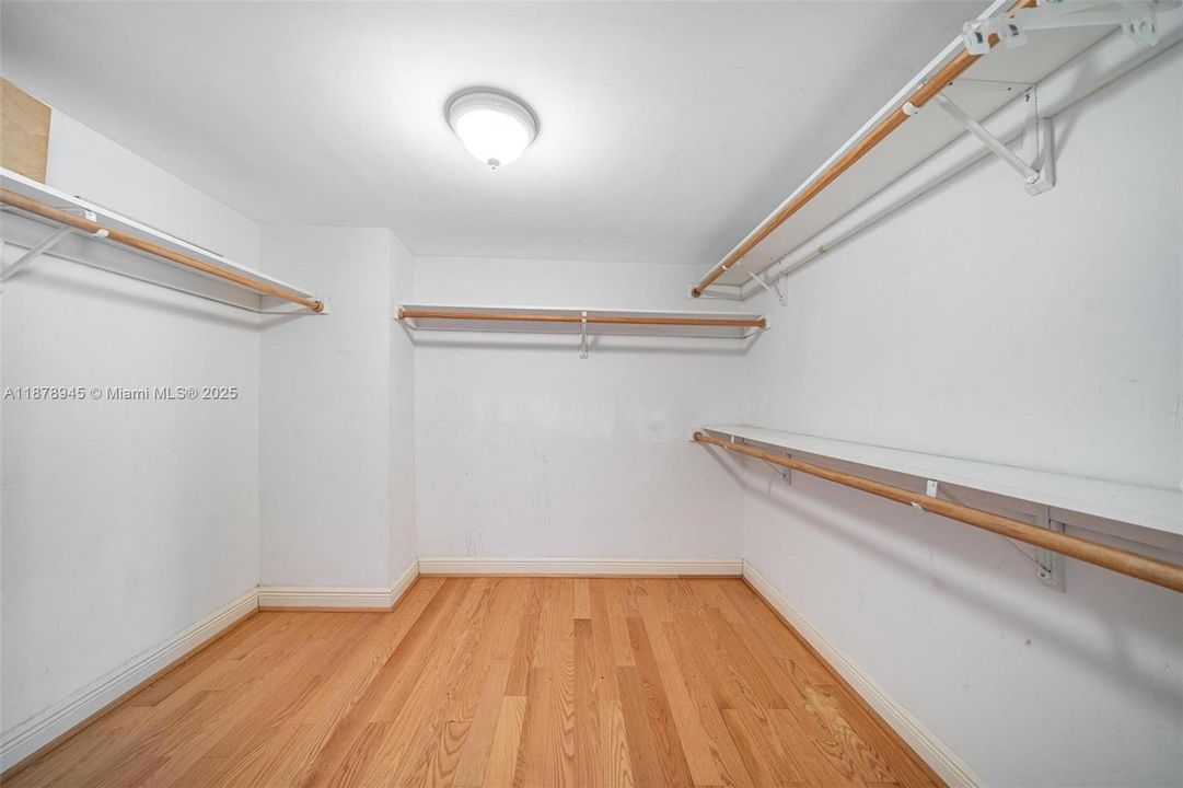 En Venta: $699,000 (2 camas, 2 baños, 1379 Pies cuadrados)