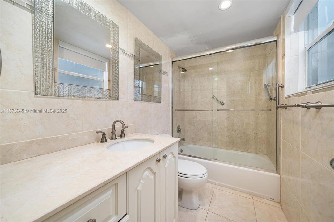 En Venta: $699,000 (2 camas, 2 baños, 1379 Pies cuadrados)